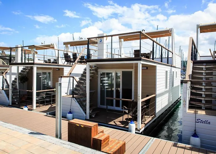 Floating House Sea Queen